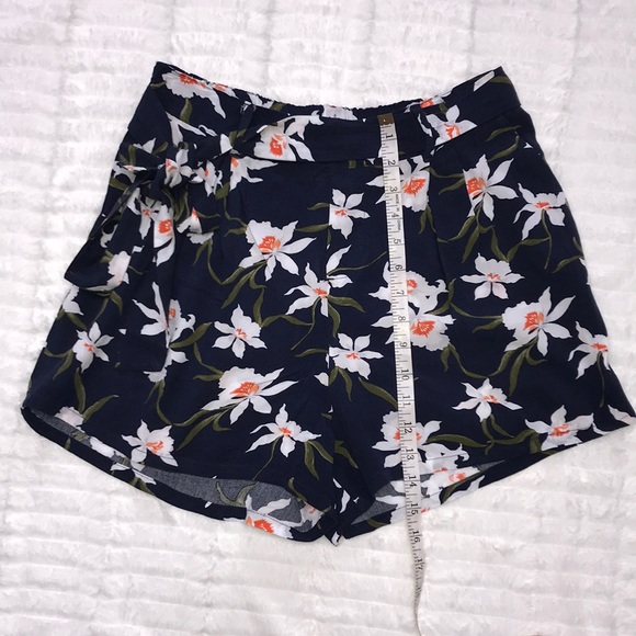 Women’s shorts bundle - Picture 6 of 8